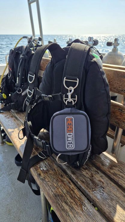 HERODIVER Technical Dive Gear Pouch attached to BCD D-Ring